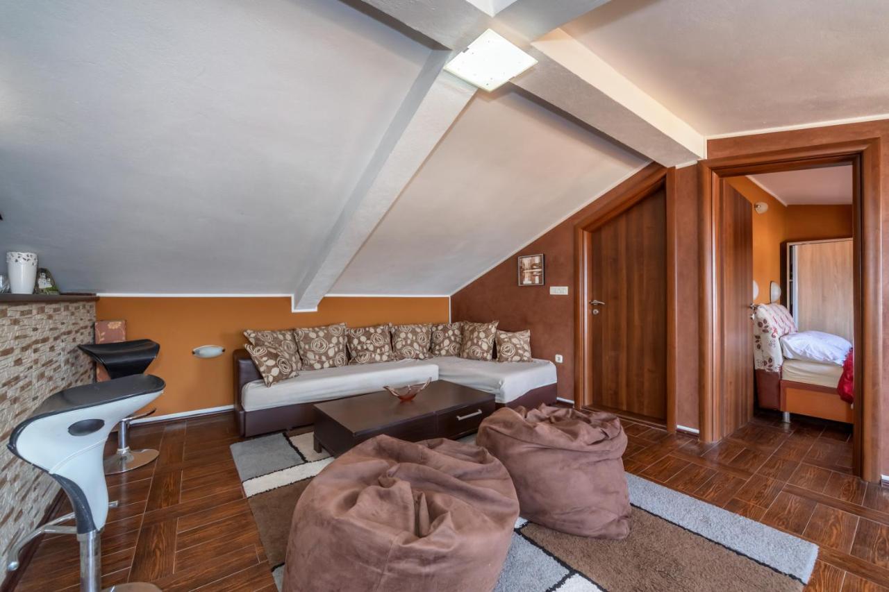 Apartments Pod Lozom With Seaview Petrovac Quarto foto