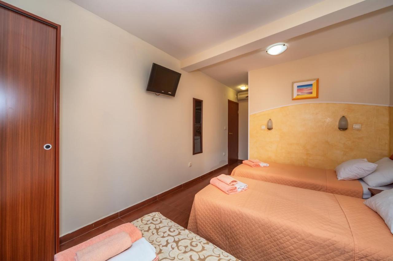 Apartments Pod Lozom With Seaview Petrovac Quarto foto