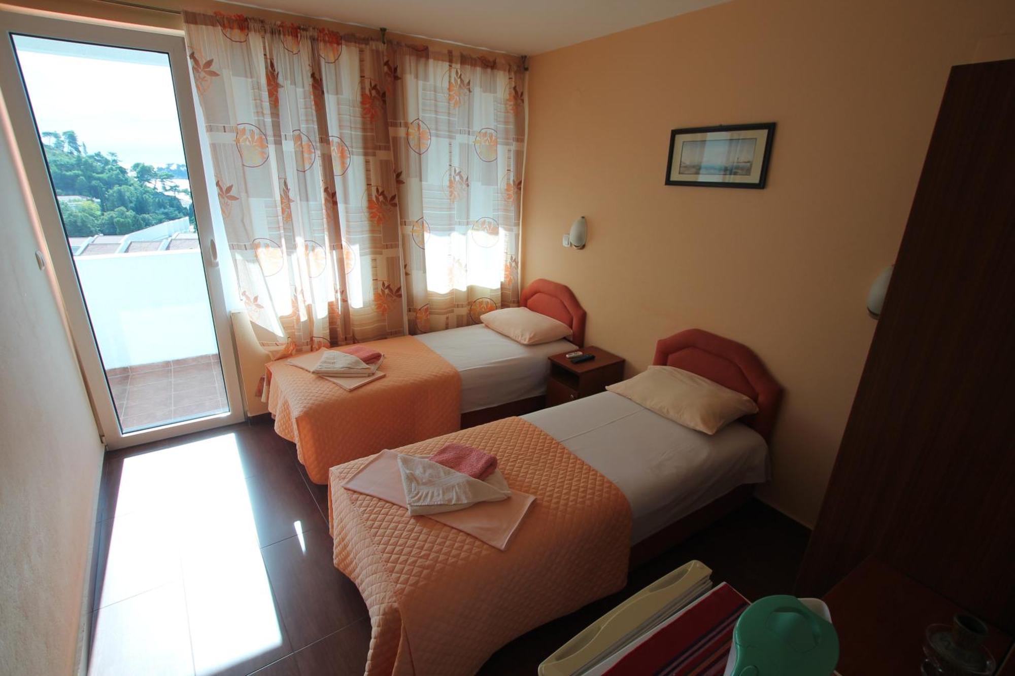 Apartments Pod Lozom With Seaview Petrovac Quarto foto